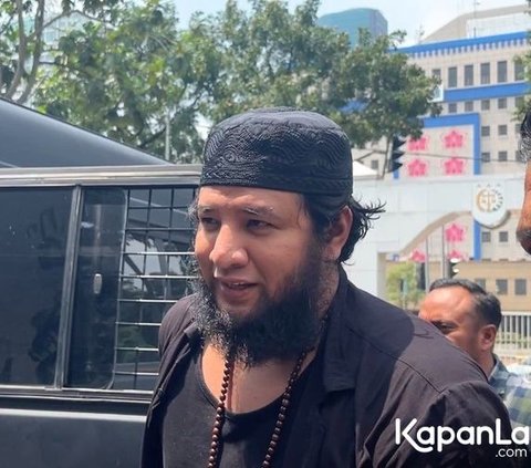 Potret Terkini Ammar Zoni, Jenggot Panjang Pakai Peci