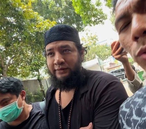 Potret Terkini Ammar Zoni, Jenggot Panjang Pakai Peci