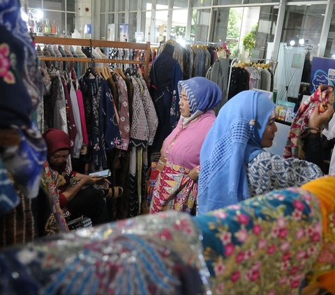 FOTO: Berburu Baju Lebaran di Bazar Ramadan Baznas