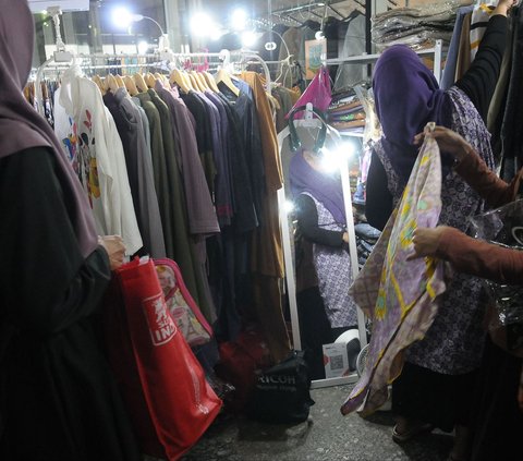 FOTO: Berburu Baju Lebaran di Bazar Ramadan Baznas