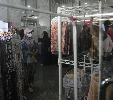 FOTO: Berburu Baju Lebaran di Bazar Ramadan Baznas