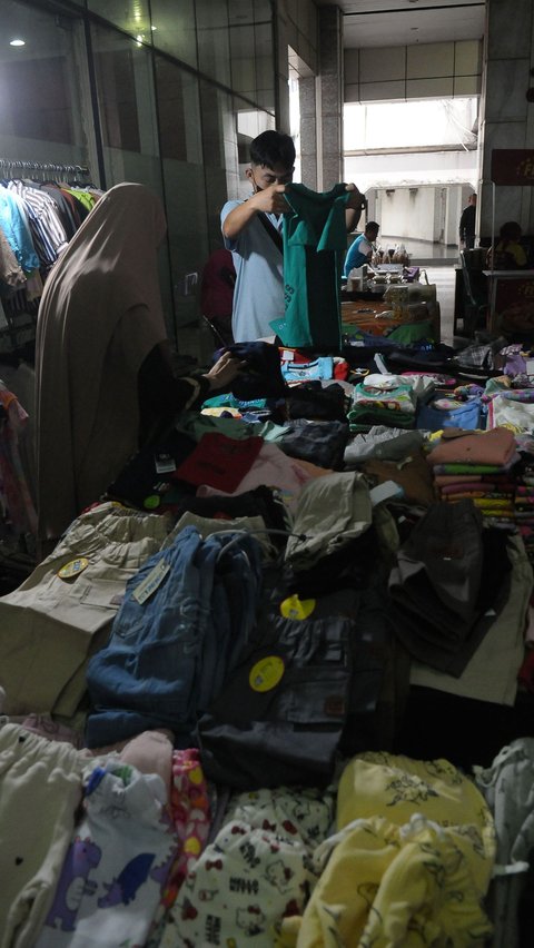 FOTO: Berburu Baju Lebaran di Bazar Ramadan Baznas