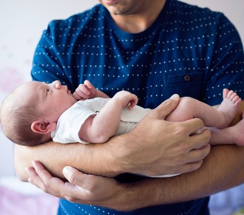 Dads Also Experience Baby Blues but Tend to Hide It