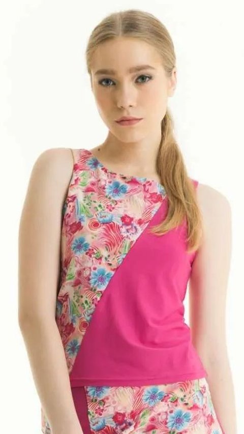 8. Sleeveless Polyester Print Blouse untuk Penampilan yang Lebih Ceria<br>