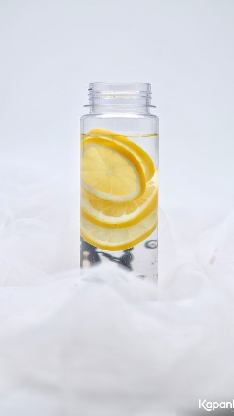 <b>5. Resep Infused Water Lemon</b><br>