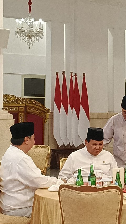 Jokowi Gelar Buka Puasa Bersama Para Menteri di Istana, Duduk Satu Meja dengan Prabowo