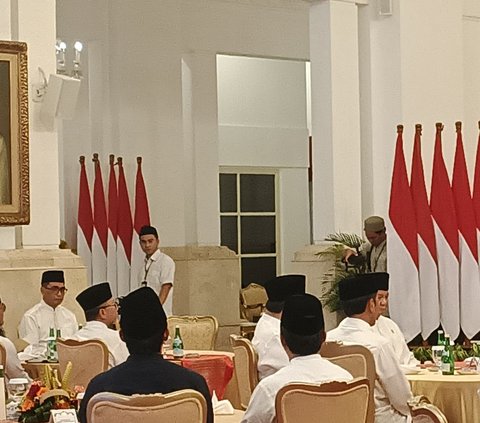 Jokowi Gelar Buka Puasa Bersama Para Menteri di Istana, Duduk Satu Meja dengan Prabowo