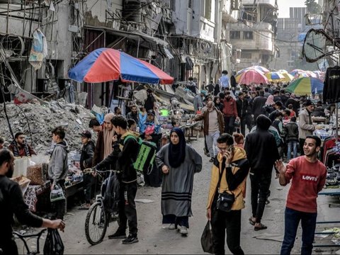 FOTO: Denyut Pasar di Jalur Gaza yang Ramai di Tengah Kehancuran Kota dan Bayang-Bayang Serangan Israel