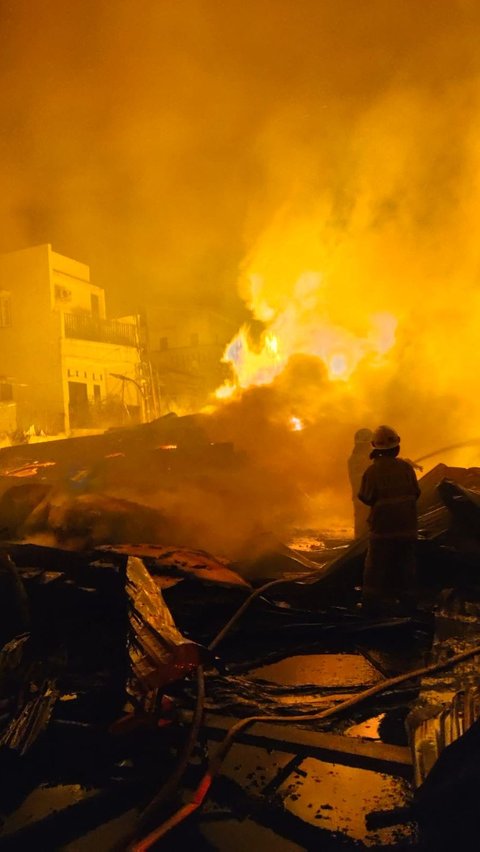 Sejumlah Rumah Dekat Asrama Brimob Slipi Jakbar Terbakar