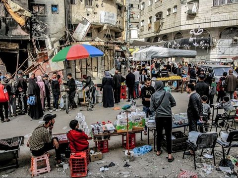 FOTO: Denyut Pasar di Jalur Gaza yang Ramai di Tengah Kehancuran Kota dan Bayang-Bayang Serangan Israel