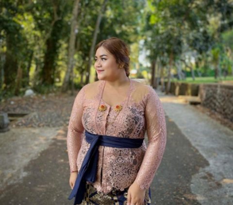 10 Recommendations of Kebaya for Plus Size Women in 2024