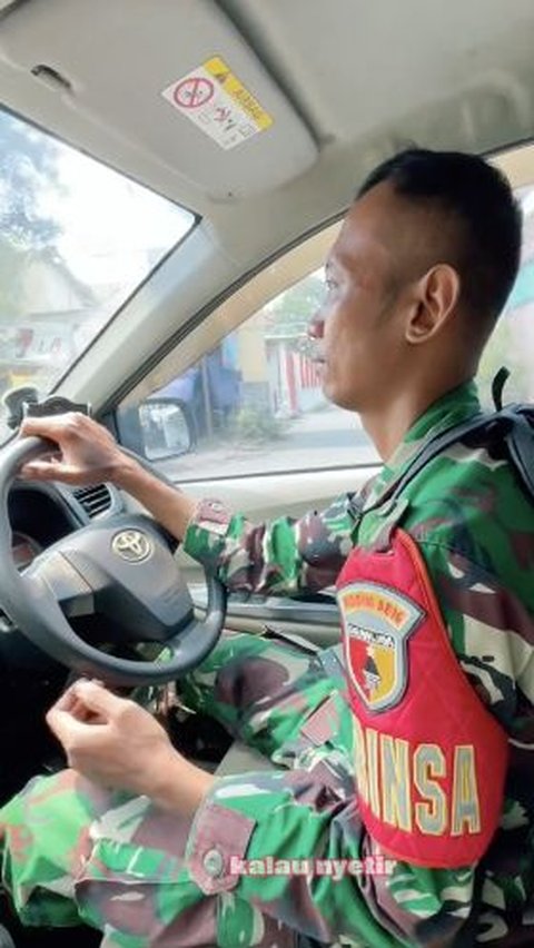 Bikin Komandan Ketawa, Babinsa TNI Nyetir Mobil Bawa Tas di Punggungnya 'Ini Tas Doraemon Dan'<br>