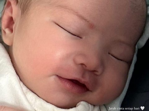 Potret Terbaru Baby Kyarra Anak Jessica Mila Bikin Sang Ibu Jatuh Cinta Setiap Hari, Gemas Banget di Usia 9 Hari