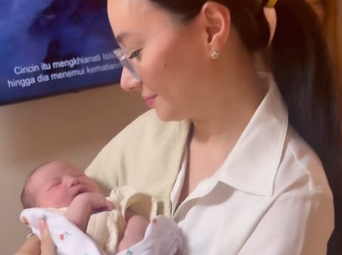 Potret Terbaru Baby Kyarra Anak Jessica Mila Bikin Sang Ibu Jatuh Cinta Setiap Hari, Gemas Banget di Usia 9 Hari