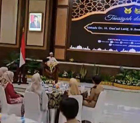 Momen Hangat Ulama Kondang Buka Puasa Bersama Jenderal AU, Beri Pesan 'Teruslah jadi Muslim Baik Jenderal'