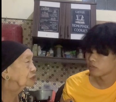 Tak Semangat Jalani Sahur, Pria Ini Sedih saat Dengar Pesan Sang Nenek: 'Belum Pasti Tahun Depan Bisa Puasa Bareng'