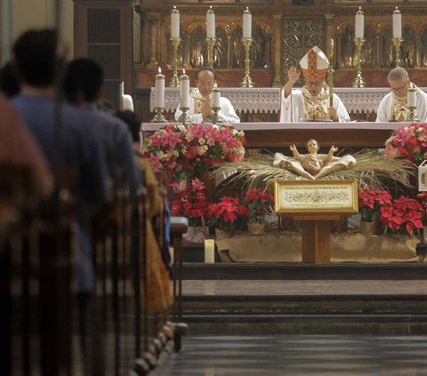 Ratusan Personel Polri Amankan Ibadah Paskah di Gereja Katedral dan Immanuel