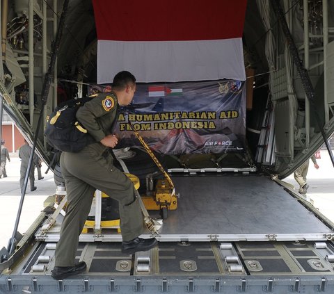 FOTO: TNI Kirim 900 Payung Udara ke Yordania untuk Salurkan Bantuan Kemanusiaan ke Jalur Gaza