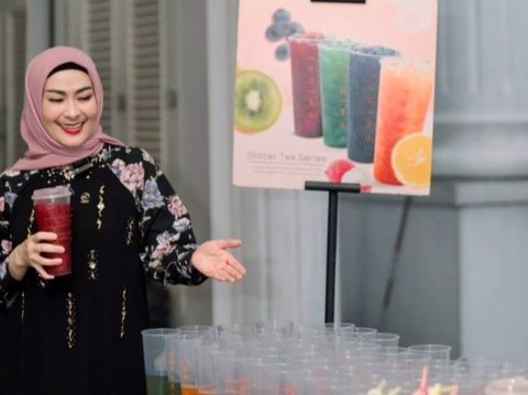 Bikin Pangling! Potret Iis Dahlia Tampil Berhijab, Netizen 'Cantik dan Adem'