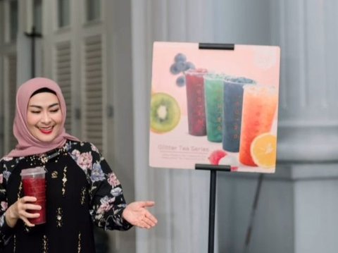 Bikin Pangling! Potret Iis Dahlia Tampil Berhijab, Netizen 'Cantik dan Adem'