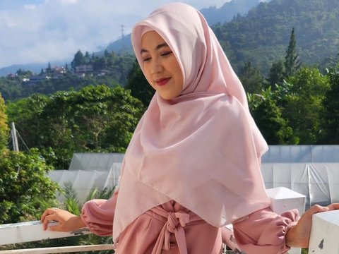 Potret Cantik Santi Asokamala Istri Mark Sungkar, Usianya Ternyata Lebih Muda dari Zaskia dan Shireen Sungkar