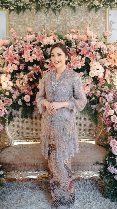 Cara Memilih Kebaya untuk Wanita Gemuk, Jangan Salah Pilih<br>