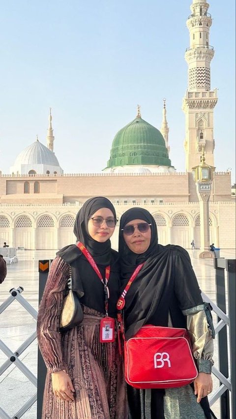 Inilah Sederet Pedangdut Tanah Air yang Jalani Umrah di Bulan Ramadhan, Ada Lady Rara hingga Wika Salim<br>