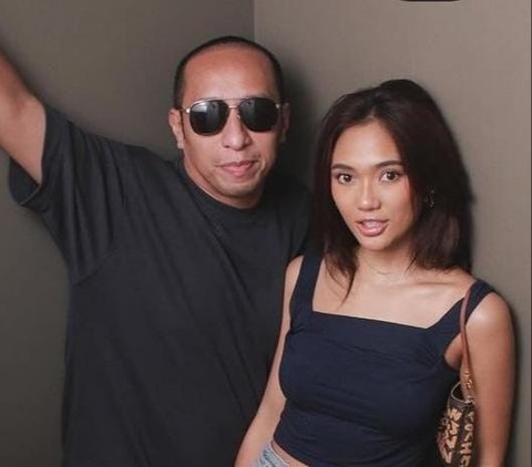 Potret Mesra Marion Jola bareng Pacar Bikin Baper, Kekasihnya Dibilang Mirip Vin Diesel