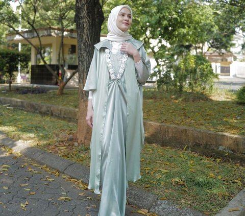 10 Rekomendasi Model Gamis Lebaran 2024 Terbaru, Bikin Makin Cantik!