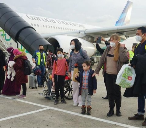 Evakuasi WNI dari Ukraina dengan menggunakan pesawat Garuda Indonesia (ANTARA/HO-Garuda Indonesia)