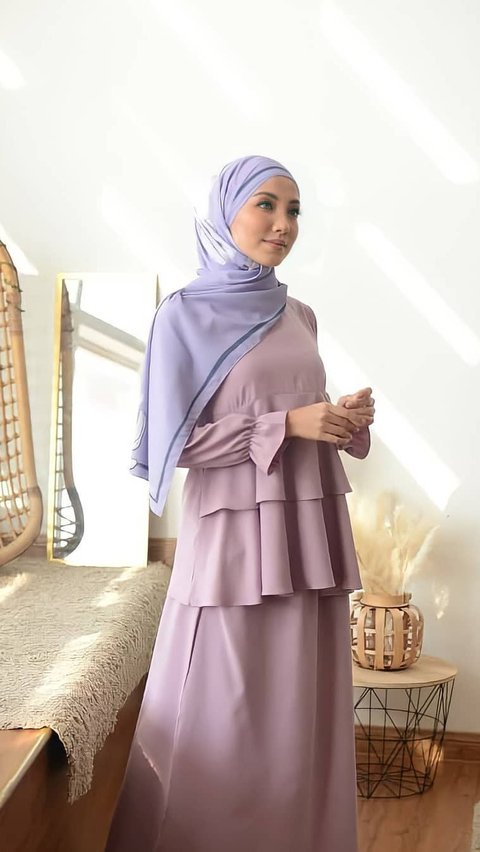 Inspirasi warna baju lebaran paling trendy di 2024 untuk penampilan yang makin menawan saat lebaran.