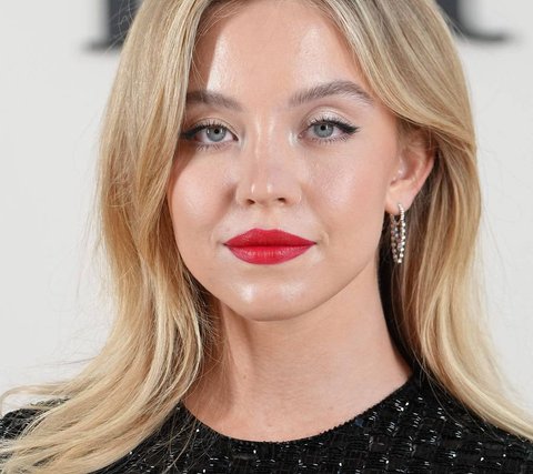 Sydney Sweeney Shares Her 10-Minute Beauty Routine That 'Saved' Her ...