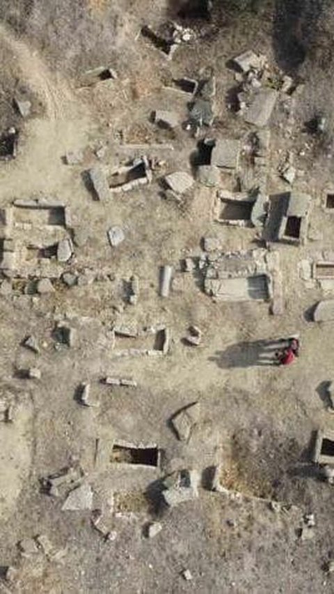 Arkeolog Temukan Kuburan Anak-Anak Berusia 2.700 Tahun, Isinya Patung Dewi yang Sedang Menari