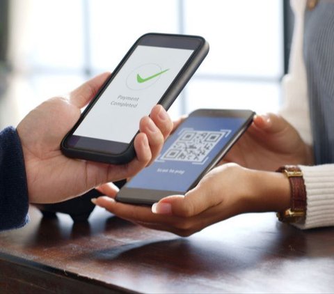 Scan QRIS pake BRImo bikin transaksi makin praktis di Singapura.