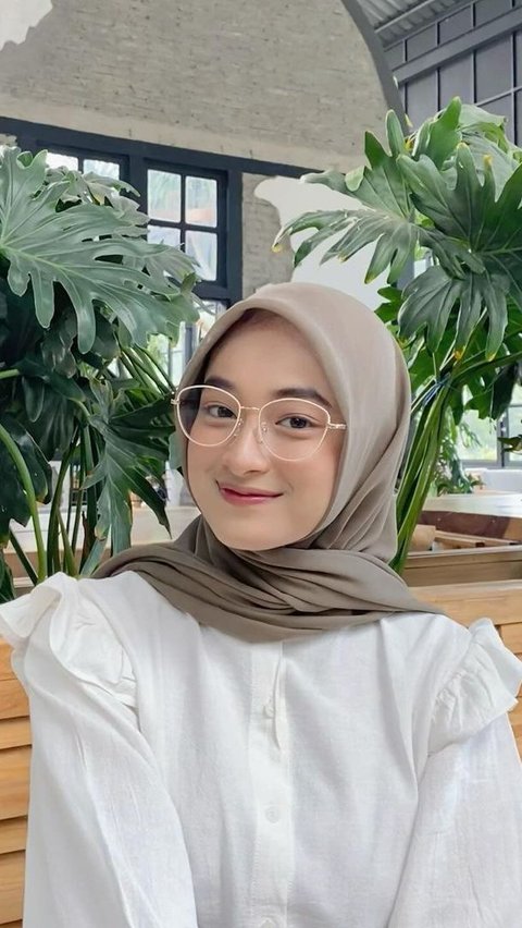 Kacamata Cat Eye, Mudah Dipadukan dengan Berbagai Hijab