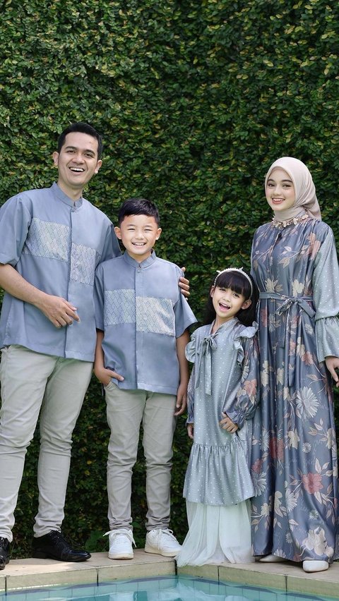 Inspirasi model baju couple lebaran 2024 paling hits dan baru untuk tampil kompak dan serasi bersama dan orang-orang tersayang.