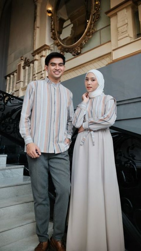 Inspirasi model baju couple lebaran 2024 paling hits dan baru untuk tampil kompak dan serasi bersama dan orang-orang tersayang.