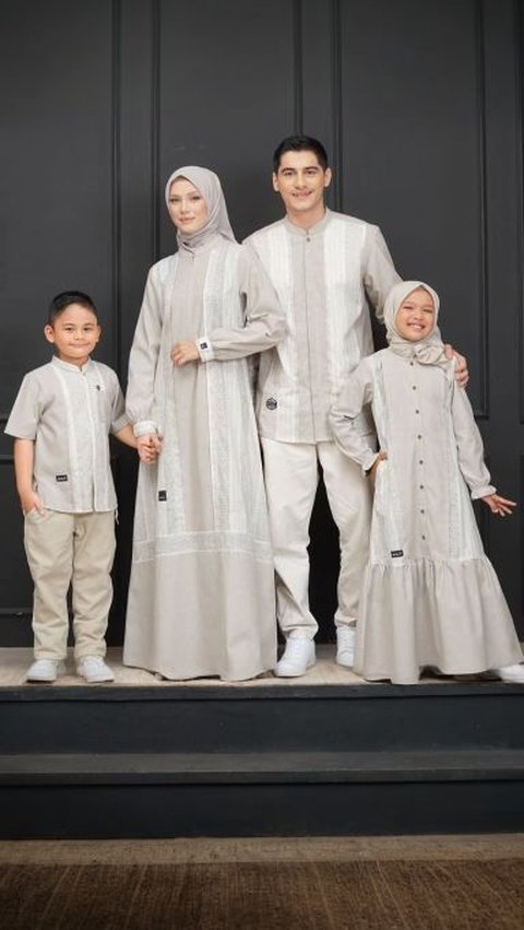 Inspirasi model baju couple lebaran 2024 paling hits dan baru untuk tampil kompak dan serasi bersama dan orang-orang tersayang.