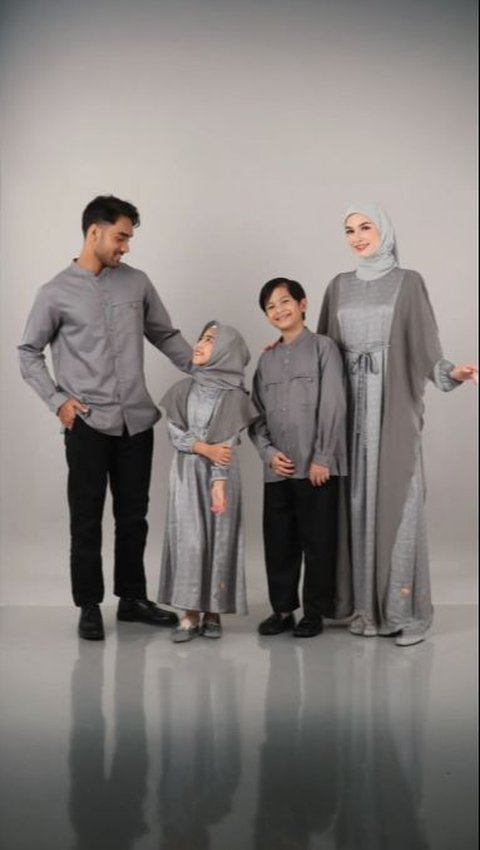 Inspirasi model baju couple lebaran 2024 paling hits dan baru untuk tampil kompak dan serasi bersama dan orang-orang tersayang.