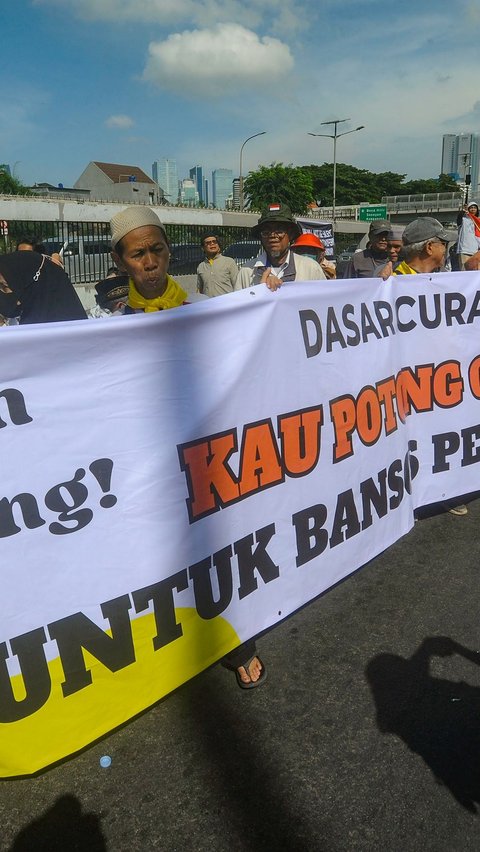 Momen Panas Massa Pro dan Kontra Hak Angket Bentrok Ricuh Demo di DPR
