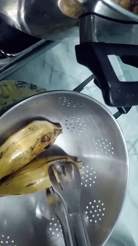 Pisan kepok rebus dapat dimasak dengan mudah dan tetap cerah