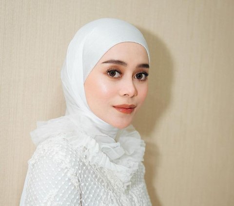 These 8 Dangdut Singers Still Look Beautiful Even When Wearing Hijab