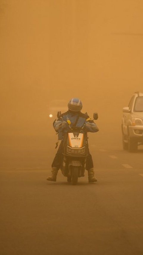 FOTO: Penampakan Kondisi China Saat Dilanda Badai Pasir Parah, Langit Memerah dan Debu Tebal Beterbangan