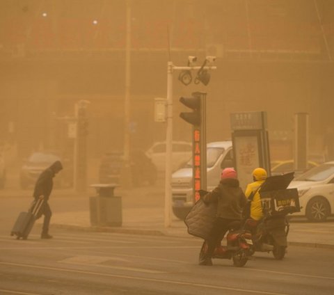 FOTO: Penampakan Kondisi China Saat Dilanda Badai Pasir Parah, Langit Memerah dan Debu Tebal Beterbangan