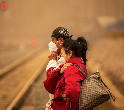 FOTO: Penampakan Kondisi China Saat Dilanda Badai Pasir Parah, Langit Memerah dan Debu Tebal Beterbangan