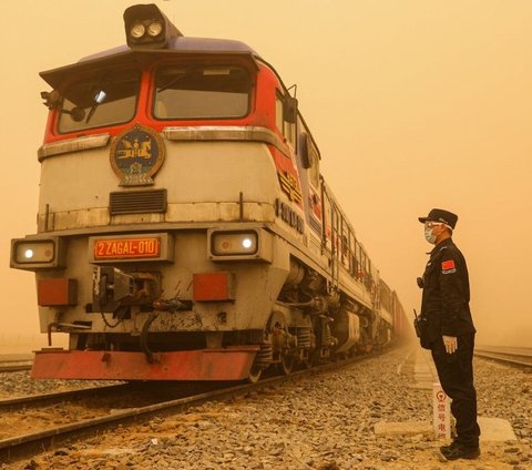 FOTO: Penampakan Kondisi China Saat Dilanda Badai Pasir Parah, Langit Memerah dan Debu Tebal Beterbangan