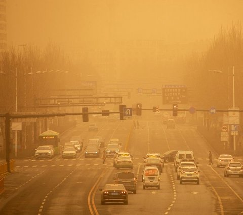 FOTO: Penampakan Kondisi China Saat Dilanda Badai Pasir Parah, Langit Memerah dan Debu Tebal Beterbangan