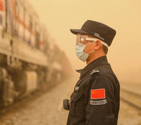 FOTO: Penampakan Kondisi China Saat Dilanda Badai Pasir Parah, Langit Memerah dan Debu Tebal Beterbangan