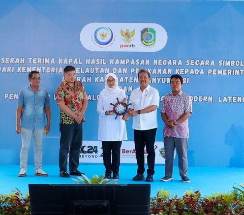 Nelayan Banyuwangi Terima Dua Kapal Rampasan Ilegal Fishing dari KKP