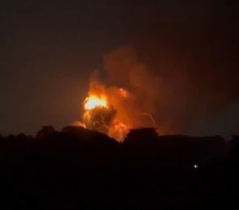 Moments of Massive Explosion in Bekasi Ammunition Warehouse, Flames Soar High